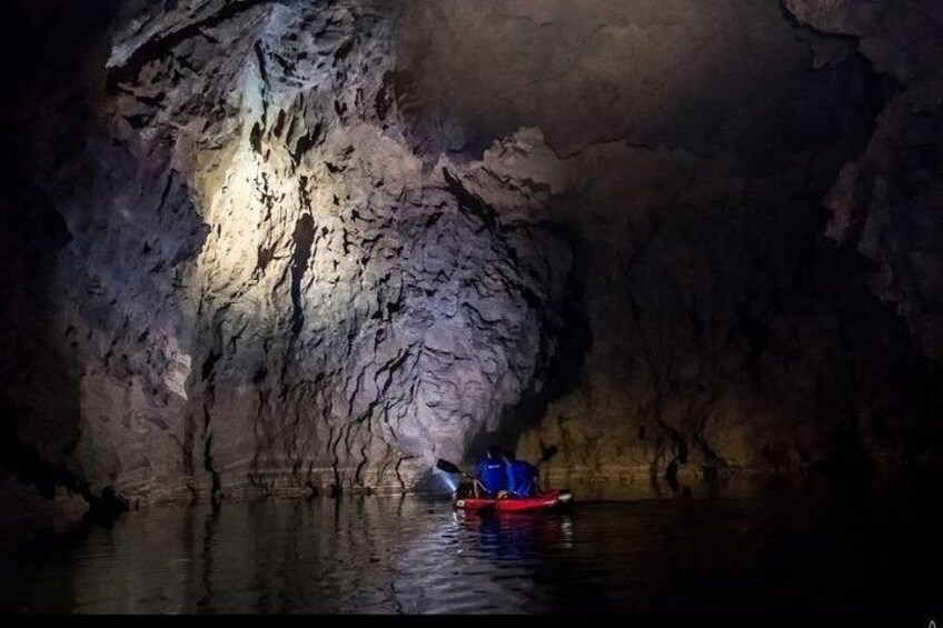 Kayaking 4500m Phong Nha cave
