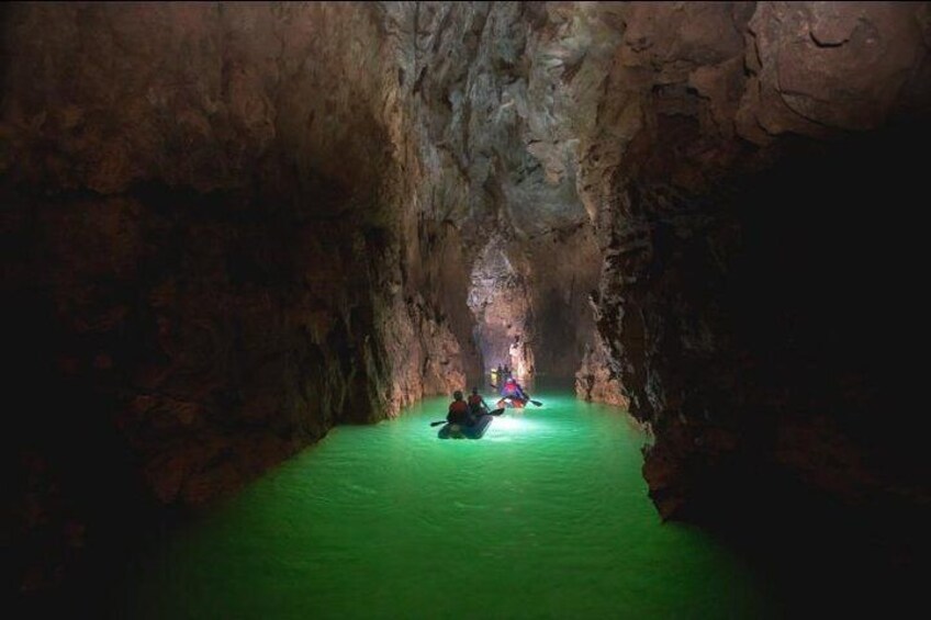 Kayaking 4500m Phong Nha cave