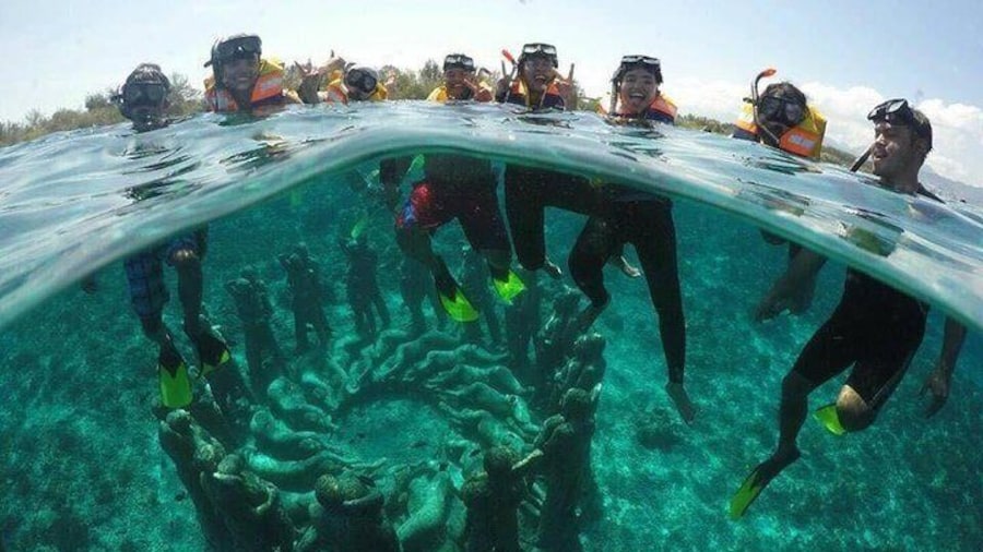 Gili Meno, Statue Ring Point