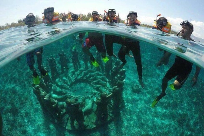 Gili Meno, Statue Ring Point