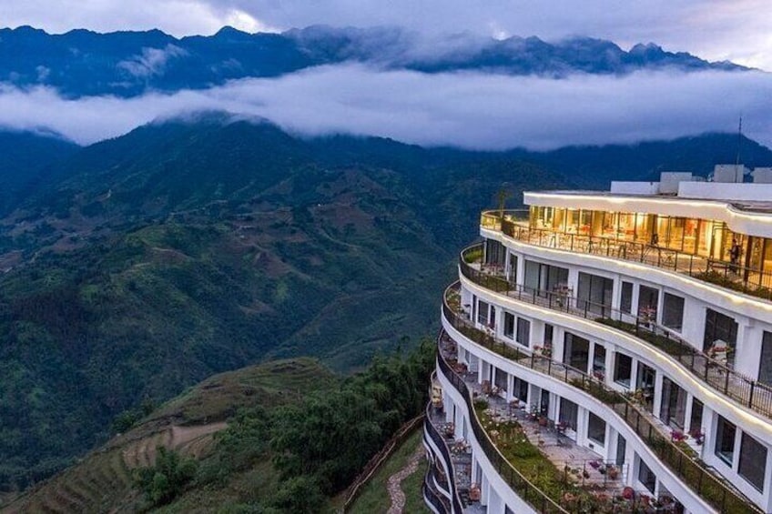 Sapa Trek 2days/1night -HOTEL 5 STAR-From Hanoi by Limousine Van