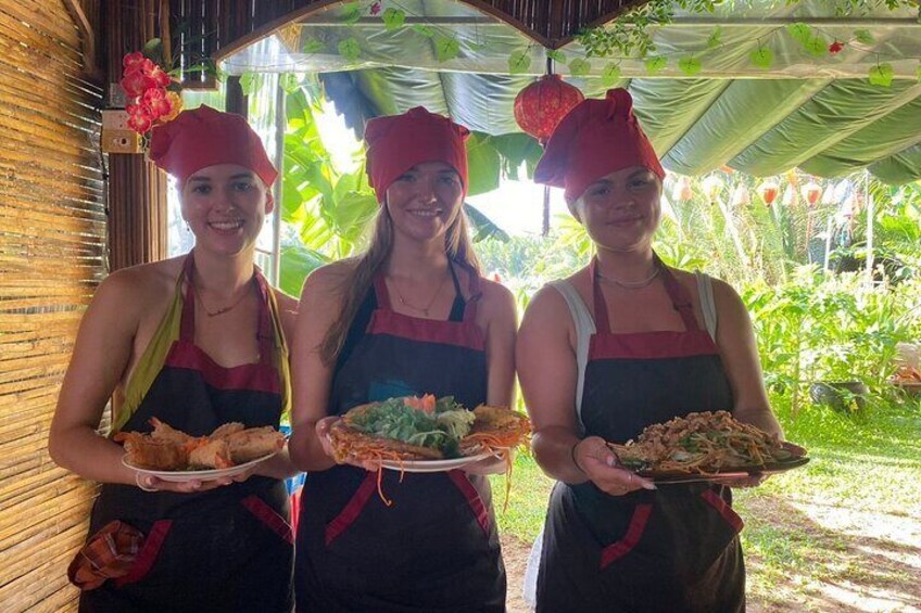  Hoi An Eco Cooking Class(Local market, Basket Boat Ride,Crab Fishing & Cooking)