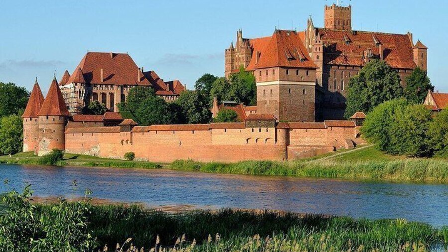 Private Walking Tour of Gdansk + Amber Museum + Malbork Castle