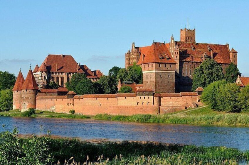 Private Walking Tour of Gdansk + Amber Museum + Malbork Castle