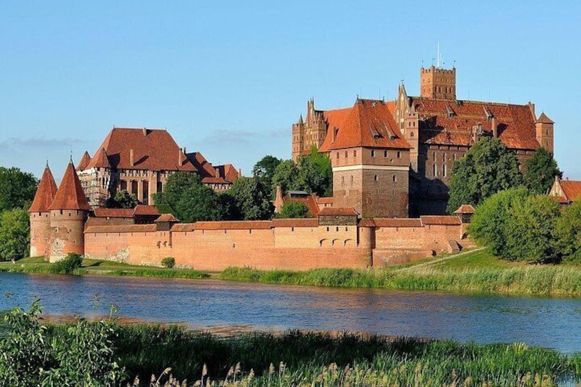 Private Walking Tour of Gdansk + Amber Museum + Malbork Castle