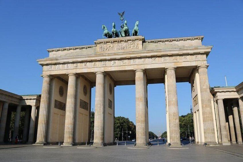 Private Shore Excursion: All-Highlights of Berlin (private round-trip transfer)