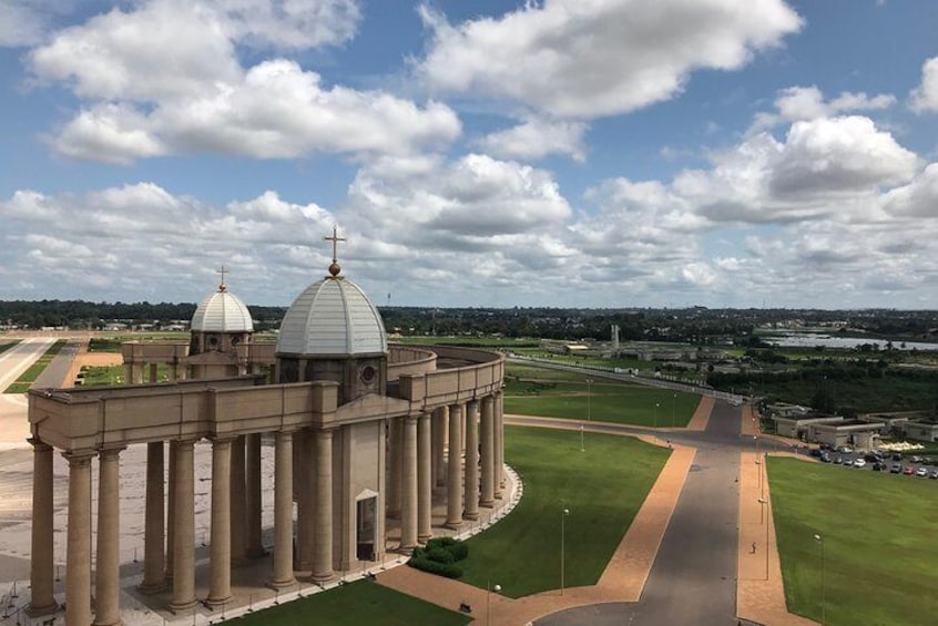 1.5-Hours Basilica and Yamoussoukro Tour with English Guide