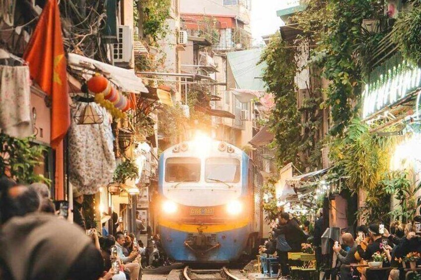 Best Hanoi Local Food Tour Visit Train Street Add Old Quarter