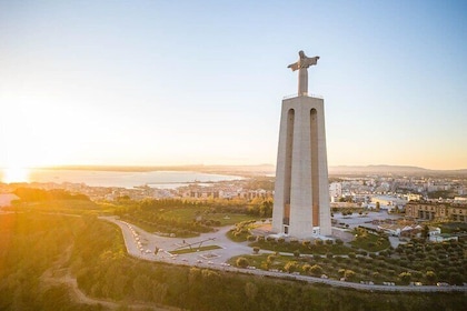 Lisbon Wine Tour through Sesimbra, Arrábida and Setúbal