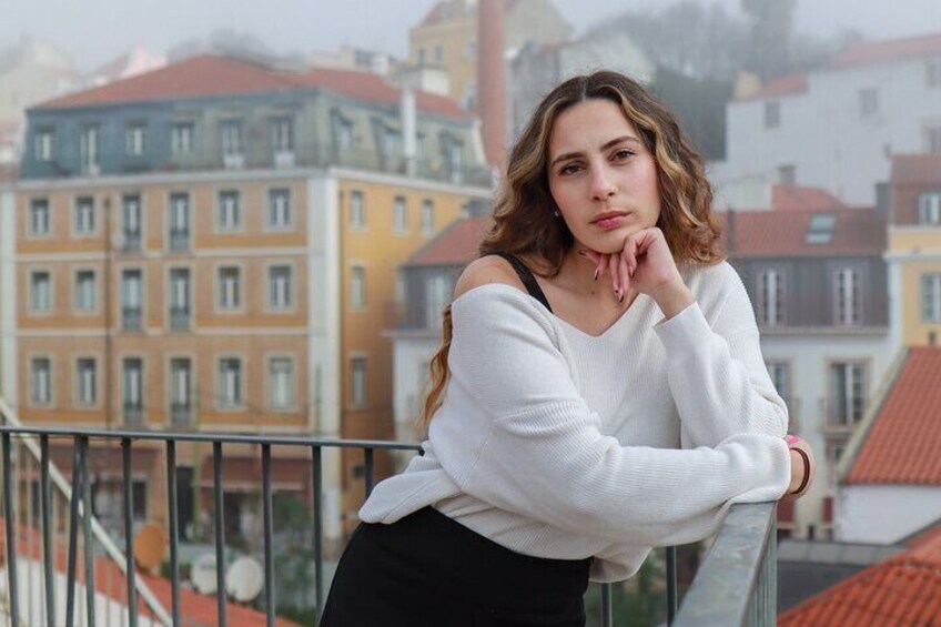 Photoshoot with a Local Professional Photographer in Lisbon