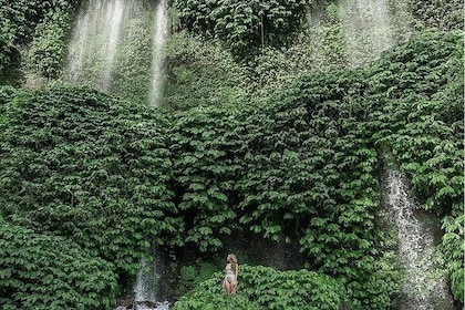 Day Trip Benang Stokel Waterfall, Benang Kelambu Waterfall, & Lingsar Templ...