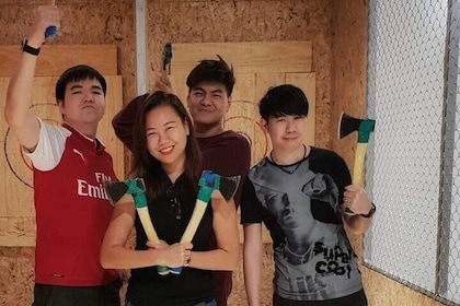 Singapore : Axe Throwing Experience