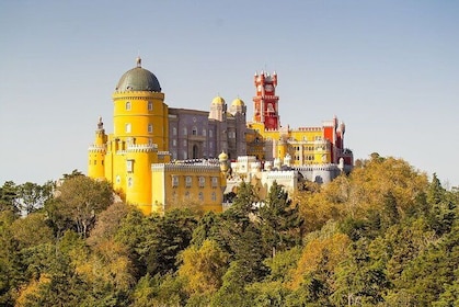 Sintra Mountain Guided Tour: Pena Palace & Moorish Castle Tickets