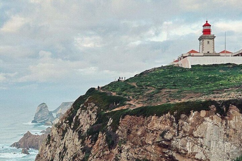 Sintra: Guided Tour to Palacio da Pena, Regaleira and Cabo da Roca