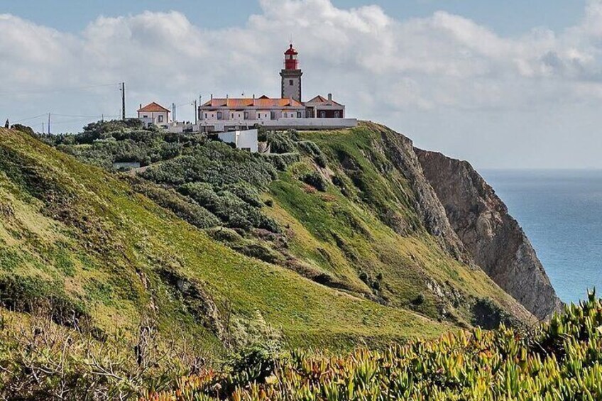 Sintra: Guided Tour to Palacio da Pena, Regaleira and Cabo da Roca