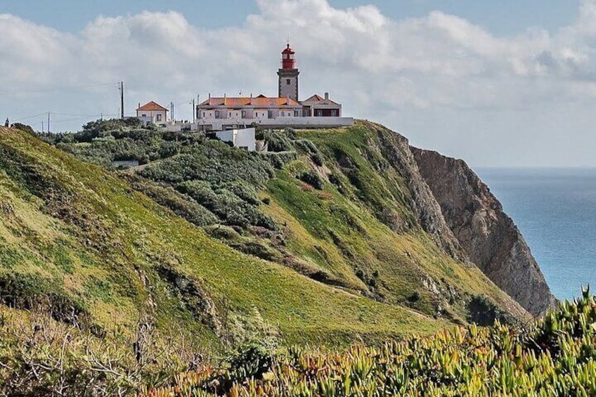 Sintra: Guided Tour to Palacio da Pena, Regaleira and Cabo da Roca