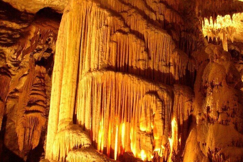 Wonderworld of cave formations