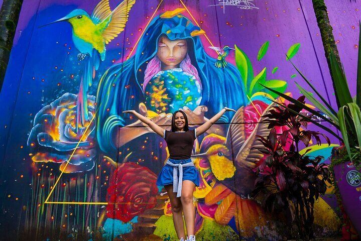 Medellín: Comuna 13 Graffitour With Snacks Included