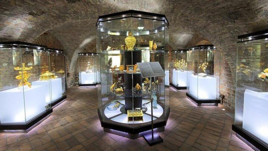 Private Shore Excursion: Walking Tour of Gdansk + Amber Museum + Malbork Castle