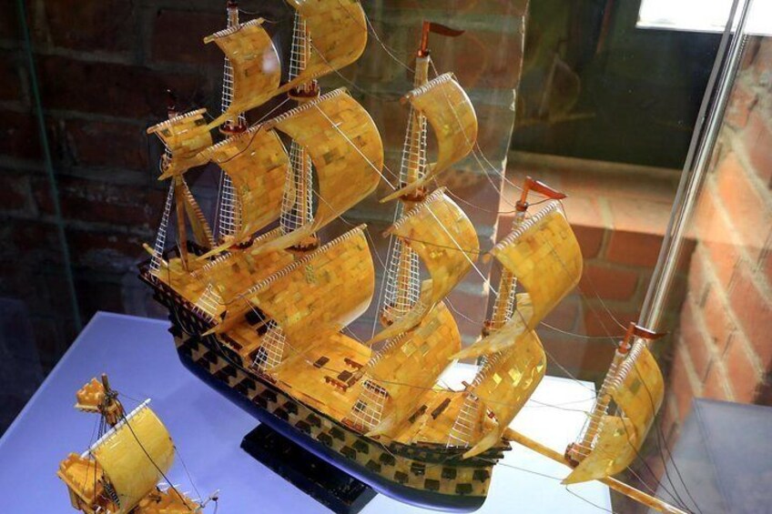 Private Shore Excursion: Walking Tour of Gdansk + Amber Museum + Malbork Castle
