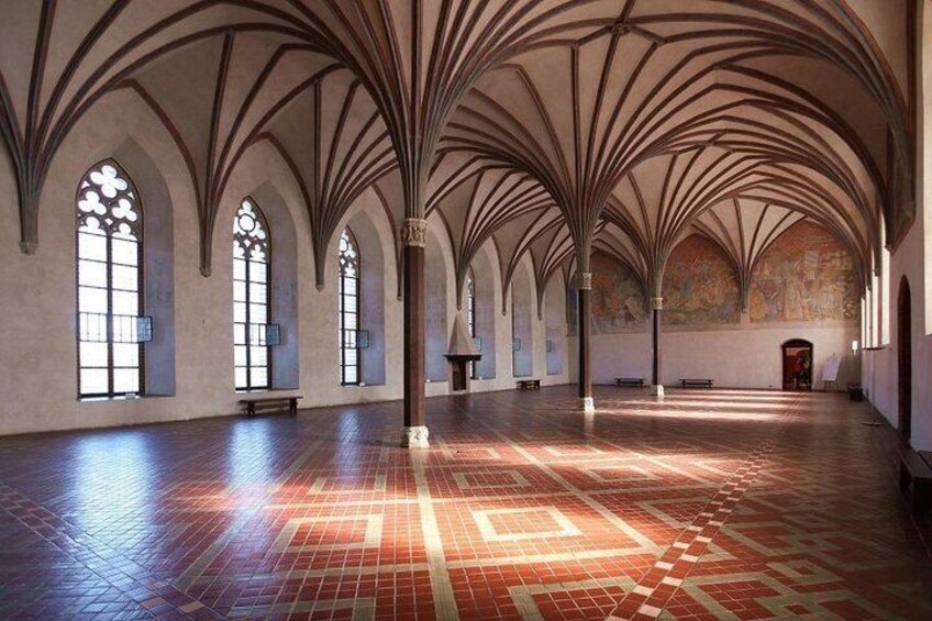 Private Shore Excursion: Walking Tour of Gdansk + Amber Museum + Malbork Castle