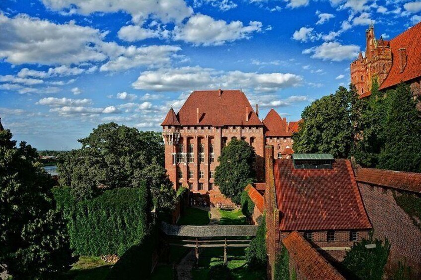 Private Shore Excursion: Walking Tour of Gdansk + Amber Museum + Malbork Castle