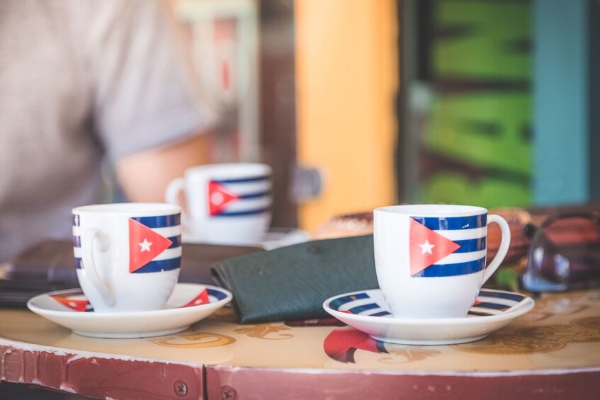 Miami: Little Havana Walking Tour with Mojito and Tastings