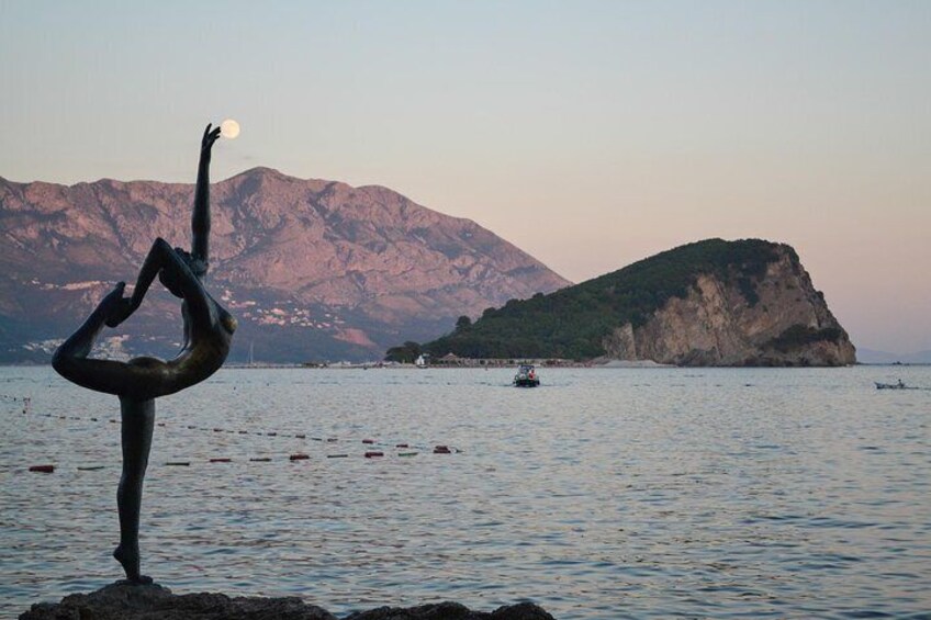 Budva ballerina monument