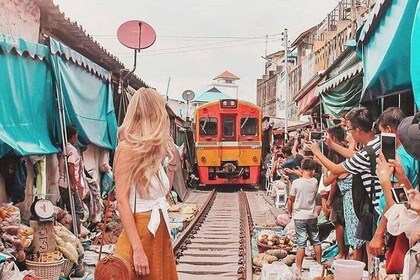 Maeklong Railway & Floating Market Tour (Privat & All-Inclusive)