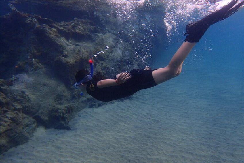 Snorkeler enjoying a small free dive after explanation