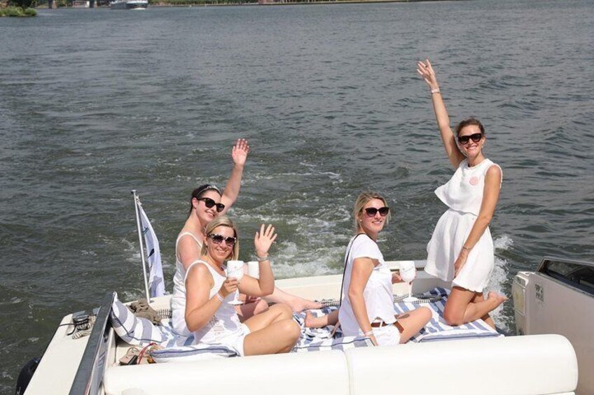 Yacht tour for up to 7 or 11 guests