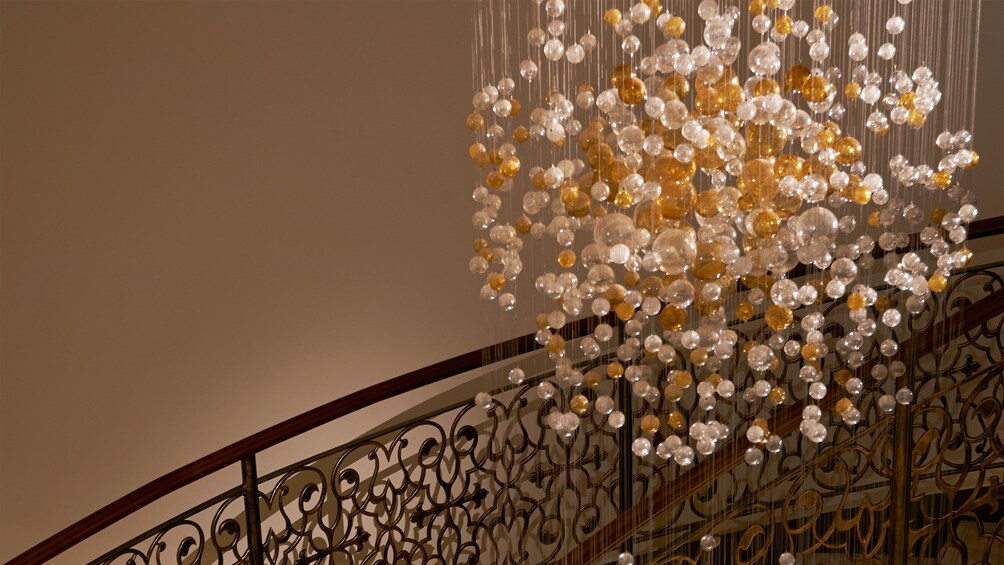 Apri foto 3 di 5. interesting bubble style light fixture