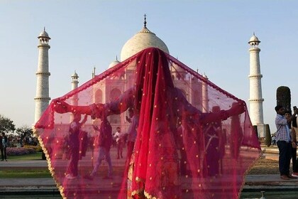 Majestic Taj Mahal day tour from Delhi