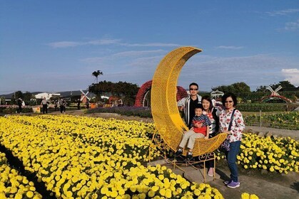 Taipei to Taichung Zhongshe Flower Market and Rainbow Village Day Trip