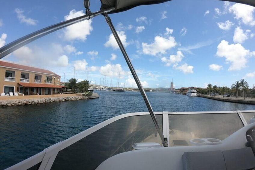 Yacht tour with local guide & snorkeling activities