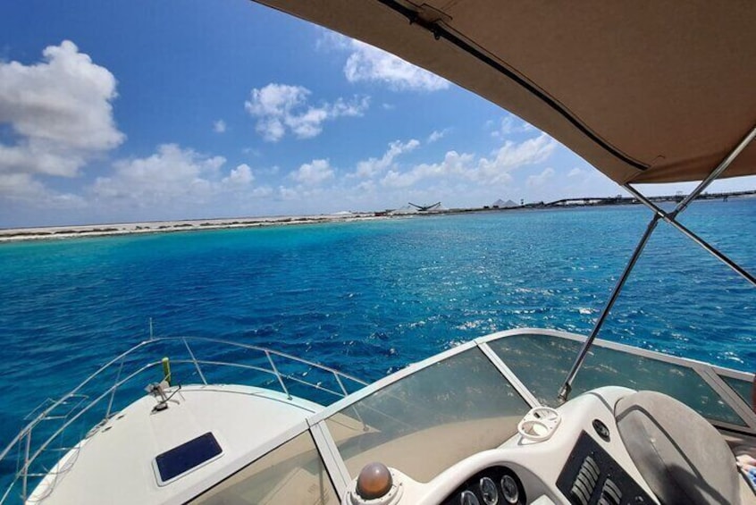 Yacht tour with local guide & snorkeling activities