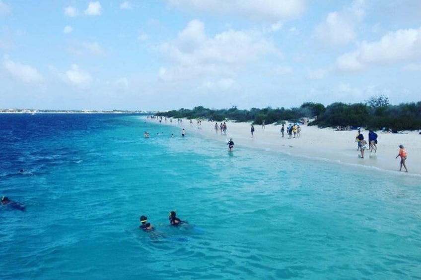 Yacht tour with local guide & snorkeling activities