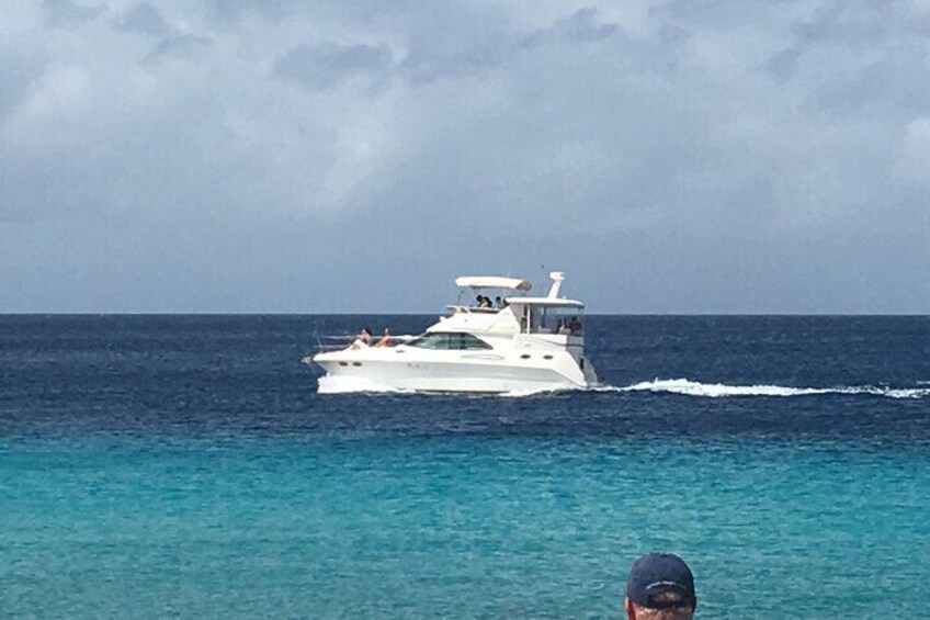 Yacht tour with local guide & snorkeling activities