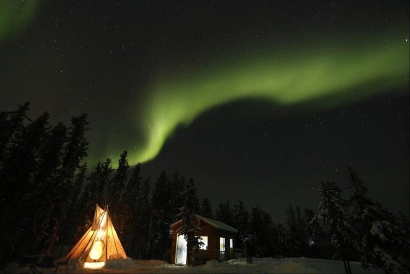 Aurora visible above the private cabin and teepee.