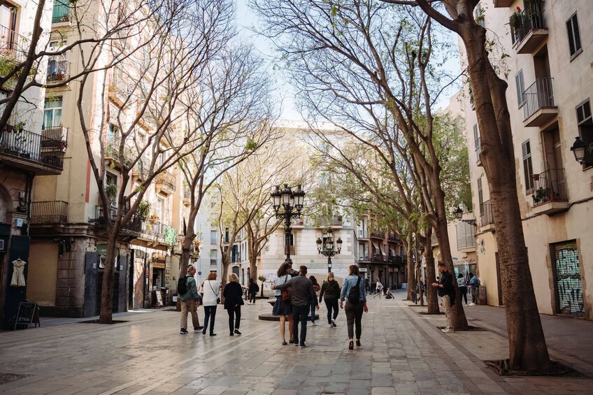 Barcelona at Sunset: Tapas & Wine Tour 