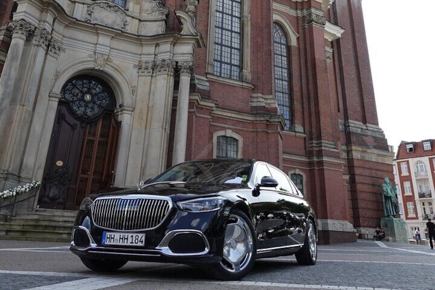 Private sightseeing tour with a luxury sedan - Mercedes-Maybach