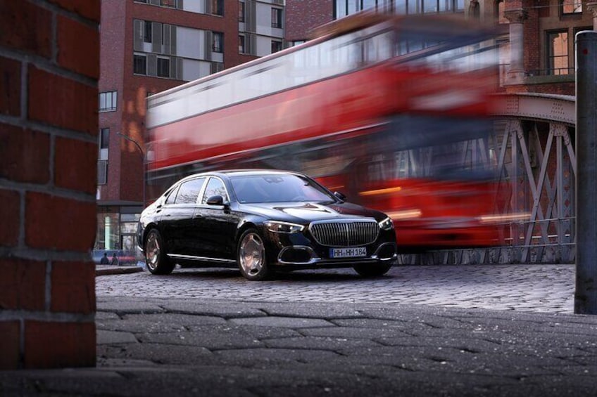 Private sightseeing tour with a luxury sedan - Mercedes-Maybach