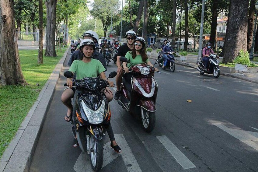 OXO Travel - Private Ho Chi Minh Sightseeing Tour by Motorbike with Local Students