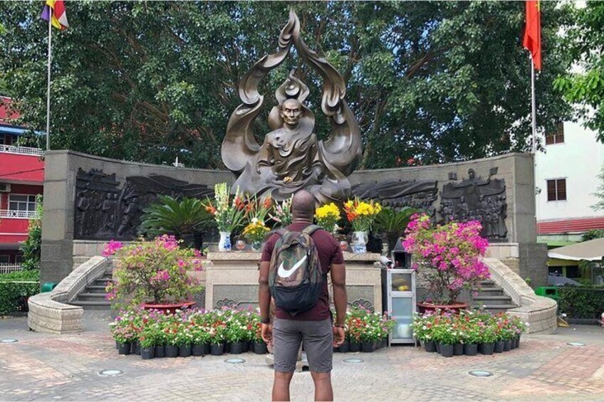 Ho Chi Minh Most Historical Spots & War Museum Tour (Private & All-Inclusive)