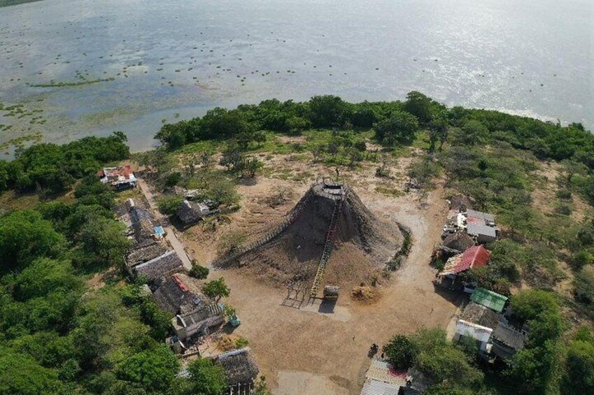 The Volcan del Lodo - The Totumo Lagoon - and the village
