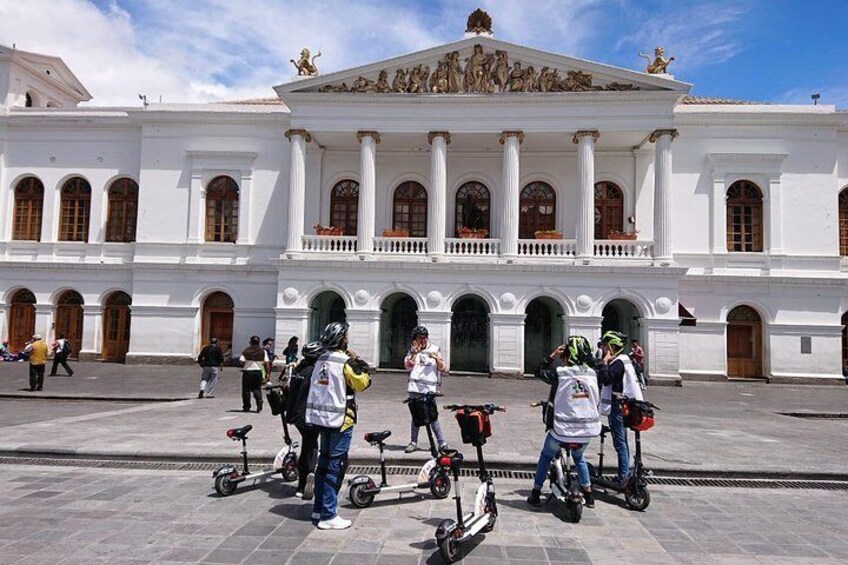 Scooter Tour Quito Colonial By Navel Expeditions