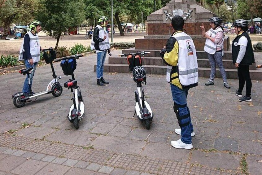 Scooter Tour Quito Colonial By Navel Expeditions