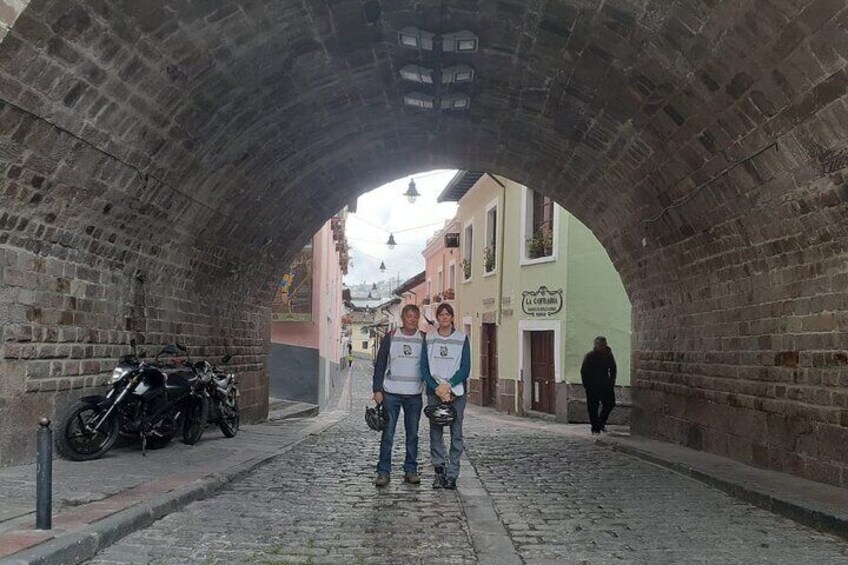 Scooter Tour Quito Colonial By Navel Expeditions