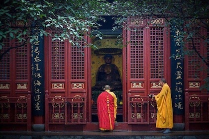 2-Day Private Tour from Xiamen with Hotel:Shaolin Temple and Longmen Grotto...