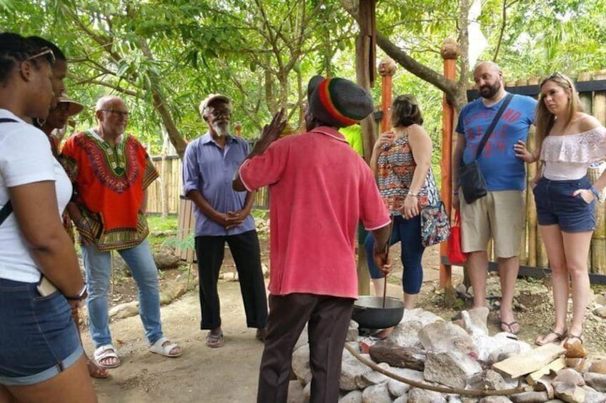 A local explain the jamaican culture with a group of tourist 